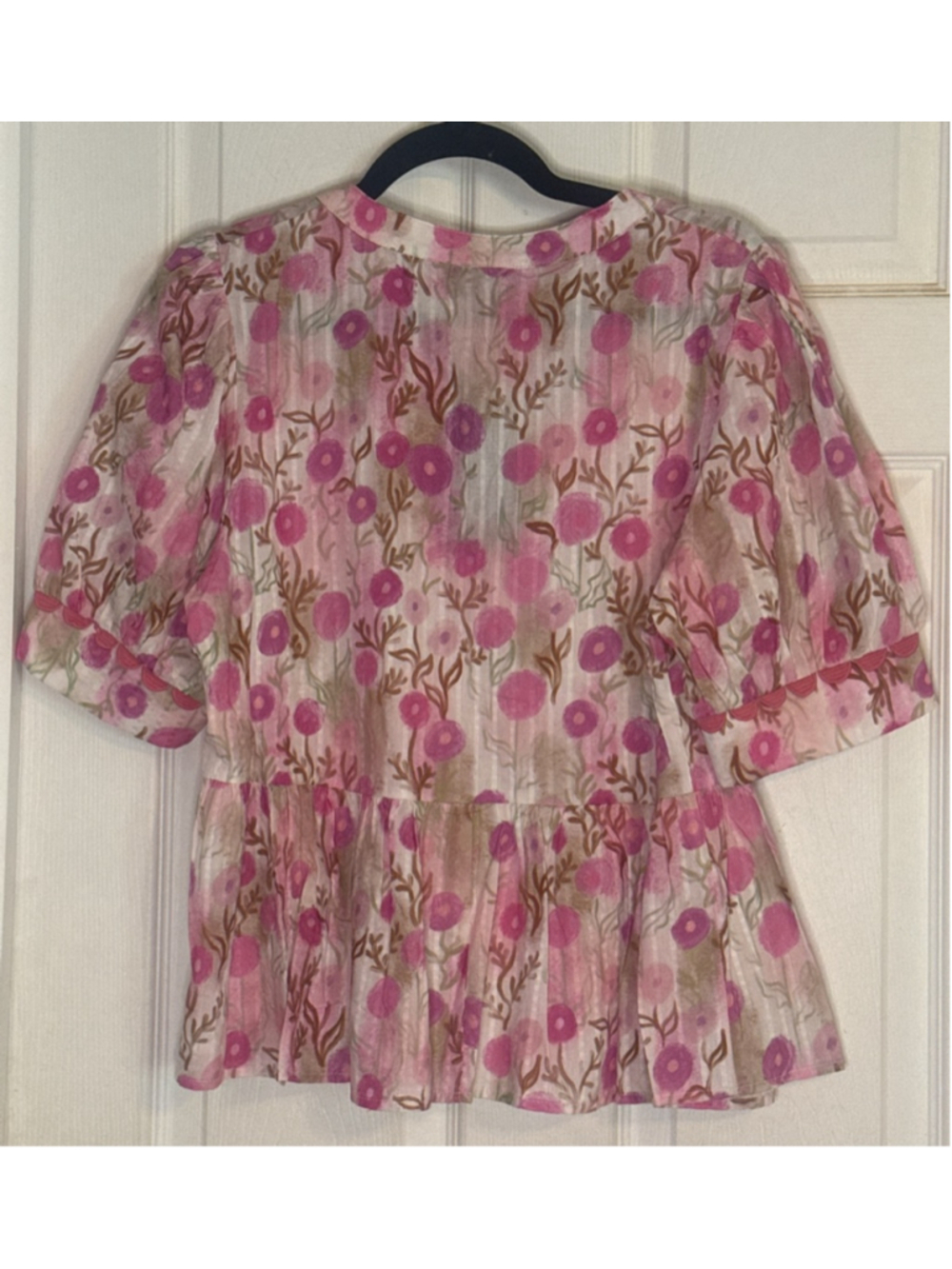 GiGiO Pink Floral Peplum Top L - Picture 2 of 3